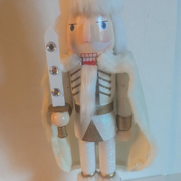 NWT 16" White Fur Snow Soldier Nutcracker Xmas Holiday Decor Michael's Ashland - Picture 8 of 16